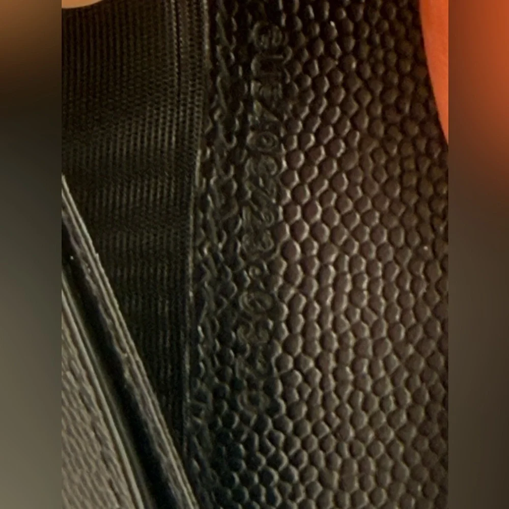 Yves Saint Laurent Black Quilted Leather Wallet with Gold YSL Logo - Picture 14 of 16